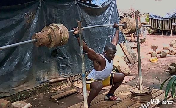 非洲|非洲穷小哥，通过健身娶村花开健身房，这才是真正的逆袭