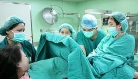 胡女士|38岁高龄产妇,生下女儿3天后又进入产房,网友世上还有这回事