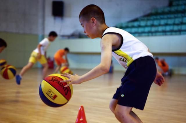 哪吒|7岁男孩COS“哪吒”走红,动作惟妙惟肖,网友:真人版魔童降世了