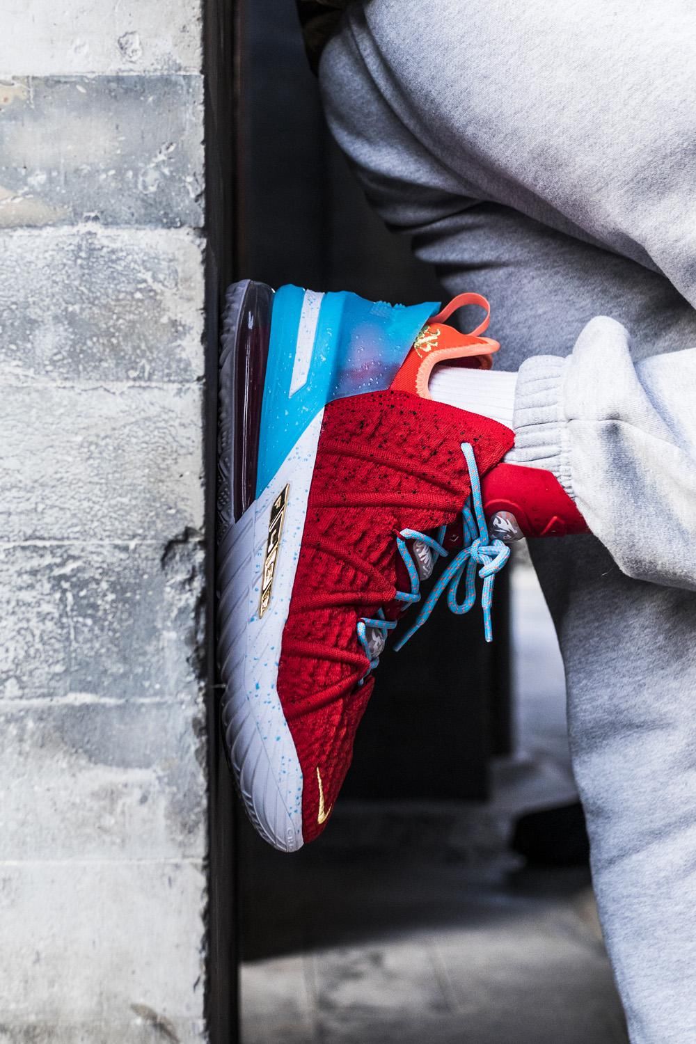 国人打造的詹皇战靴“ 恭喜发财”LeBron 18，与以往有什么不同？