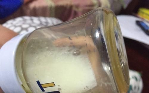 奶水|龙凤胎兄妹,一个吃母乳,一个喝奶粉,几个月后的差距让人心疼