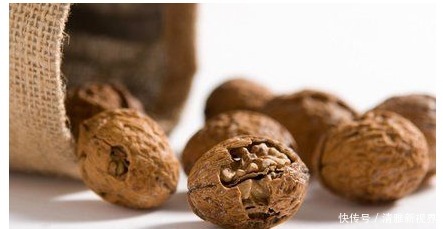 食用|核桃最佳食用时间,很多人不清楚,现在知道还不算晚,早知早好