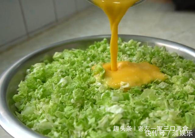 一颗白菜3个蛋,教你懒人早餐新吃法,不炒也不炖,比馅饼还要香