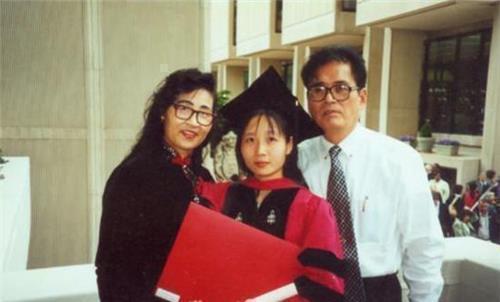 蔡天武|乡村医生蔡笑晚:6个孩子5位博士,育儿观仅12字,如今被家长效仿