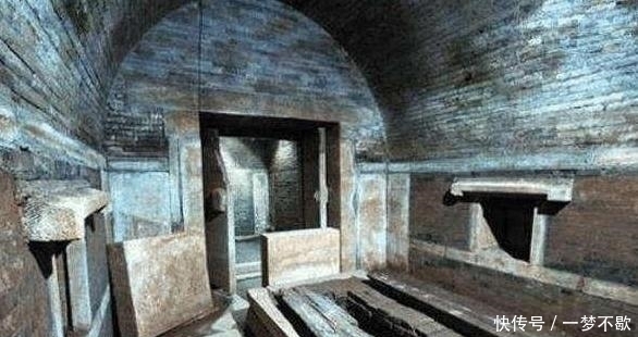 人员|李莲英墓被发掘，考古人员打开棺木，发现李莲英并非病死