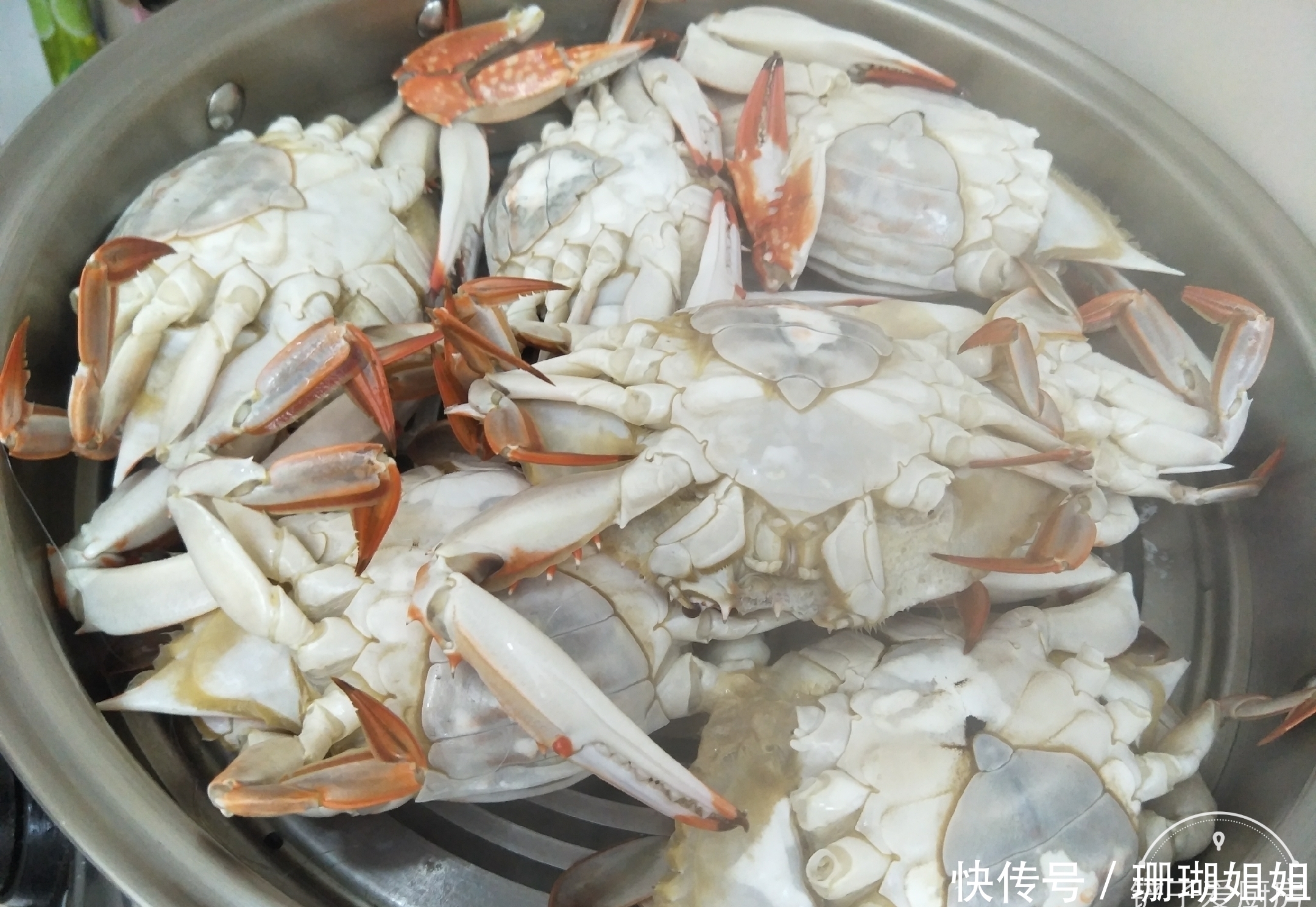 蒸螃蟹时,需要几分钟?冷水蒸还是热水蒸?教你好吃做法