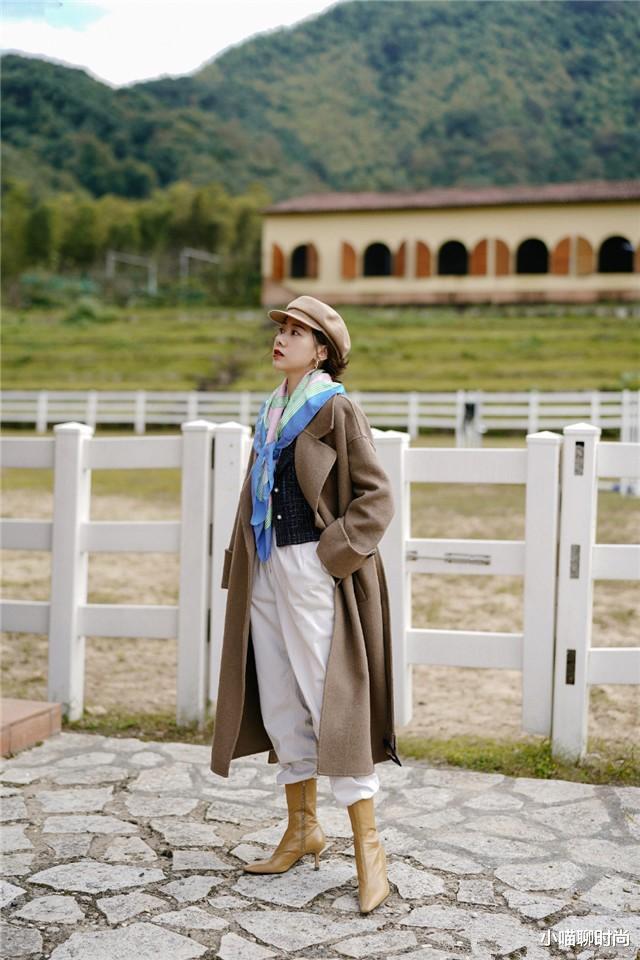 女人40岁之后,穿大衣少配平底鞋,今年流行这5双,舒适又保暖