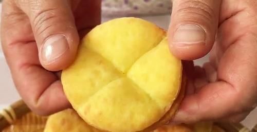 早餐不要出去买了,面粉里加1个鸡蛋,筷子一搅,2分钟就能吃