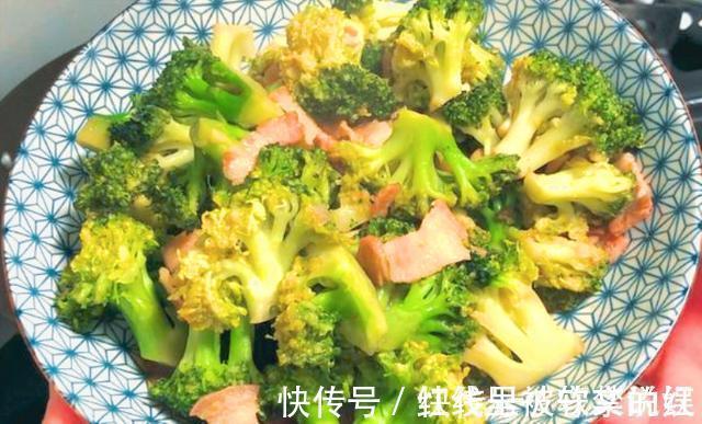 炒西兰花，有人焯水，有人泡水，都不对，应该这样做