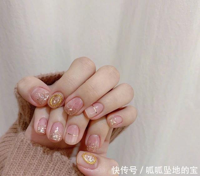 漂亮|换上一款漂亮的透明美甲，让你的指尖仙气满满，档次一下提升了