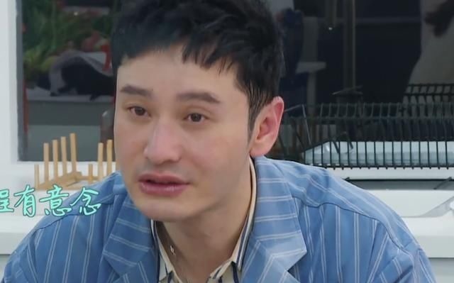 中餐廳有多偏心?吃飯時趙麗穎每個鏡頭都很美,李浩菲卻慘不忍睹