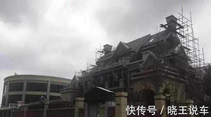 罗马柱|暴发户亲戚买了一栋别墅,装修花了600W!房子大就是任性,晒晒