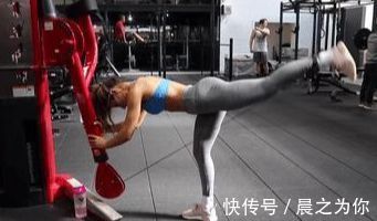 初学者|美国39岁健身模特,曲线完美,凭借出色的沙漏身材,收获大批粉丝