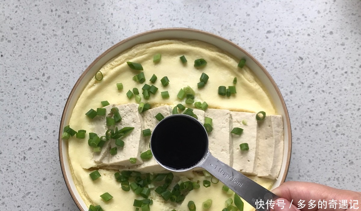 豆制品|豆腐和鸡蛋完美结合,蒸一蒸,鲜香入味,爽滑好消化,太美味了!