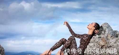 瑜伽|柔术美女展示高柔韧身躯，这身体的柔韧性，连缩骨功也行吧