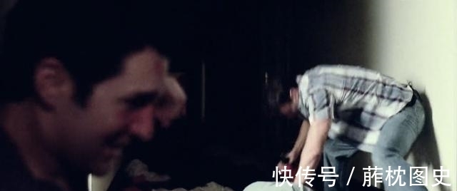 时尚杂志|外国真人秀复刻恐怖片!教你在丧尸吸血鬼杀人狂手下逃生