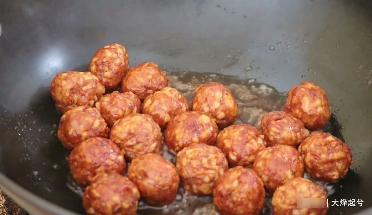 莲藕最好吃做法，比狮子头还香，上桌比红烧肉受欢迎，超简单