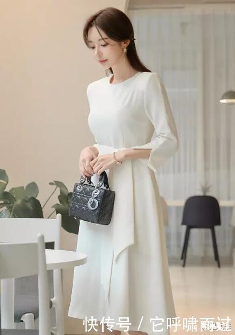妹子穿搭“真省事”,这气质是多少女孩的理想