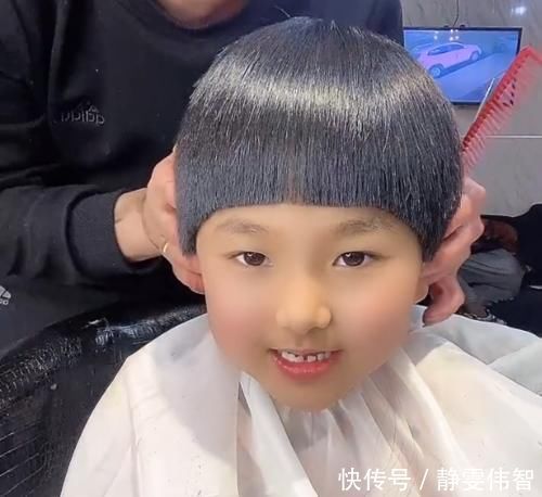 小女孩|长发女孩剪了款超短发后,让人感觉格外清爽,网友:直接剪成男孩了