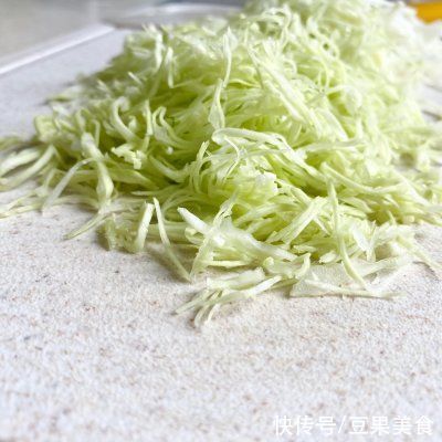 文治|咔嚓卡嚓的金枪鱼卷心菜三文治