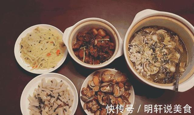 回老家，亲戚轮流请吃饭，婆婆还不高兴，若是你会去哪一家