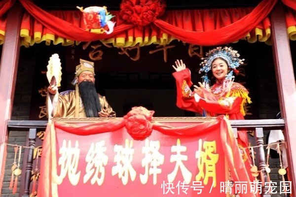 刘月娥$才女出上联“一杆银枪挡雄兵百万”,书生智对下联,却羞红了才女