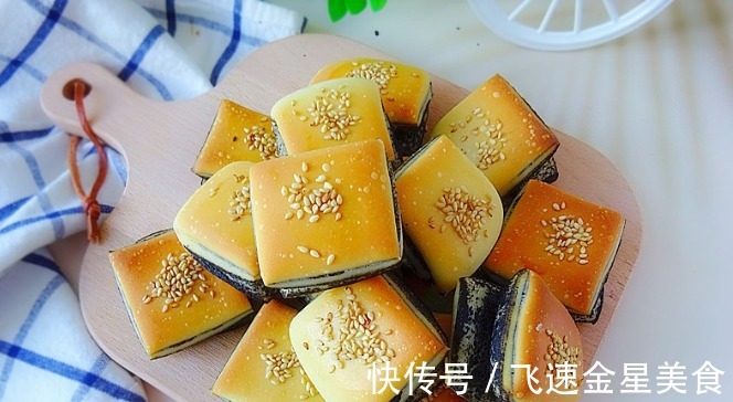 小方块|入秋了，早餐点心这么做，暄松柔软，一咬满口香，老少都爱吃！