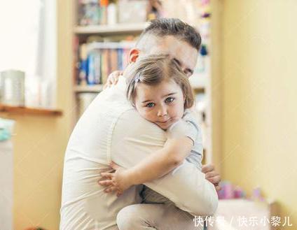 小公主|爸爸喂女儿吃西瓜,当镜头转向儿子,网友笑得手抖:儿子捡的吧