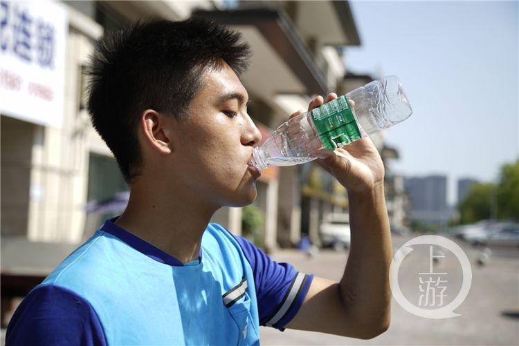 叶俊豪|肌肉健身教练转行跑外卖 暴瘦几十斤晒成黑炭 十几个女顾客找他加微信