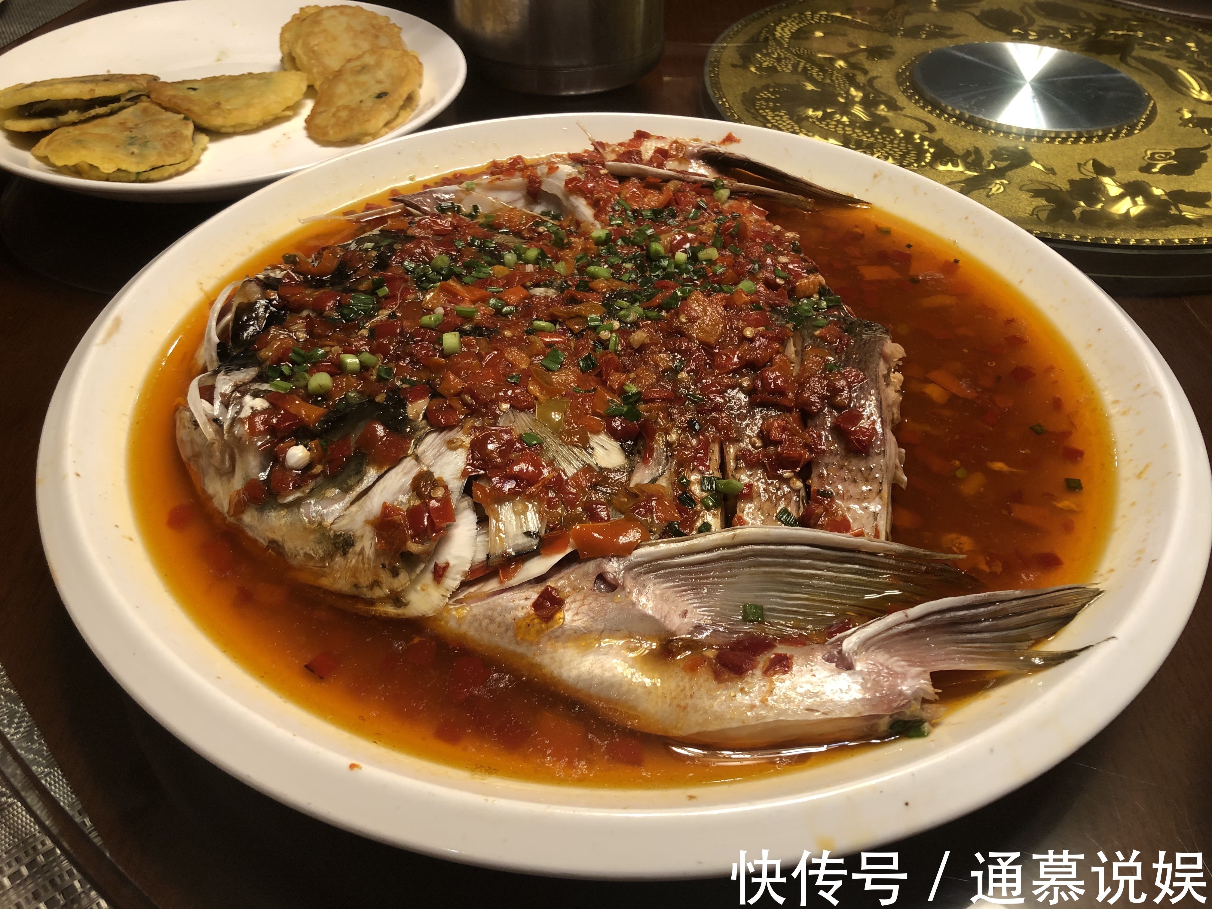 家人聚餐，8个人点了8道菜，花了410元，你看值不值