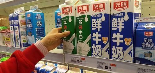  牛奶|买牛奶时，买“袋装”的还是“盒装”的超市员工，别再挑错了