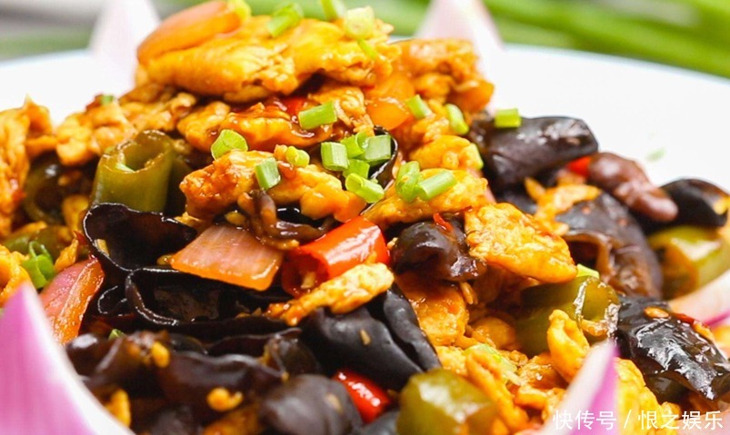 鸡蛋换种做法比肉香,平时半碗饭量,现在吃两碗,汤汁儿是关键