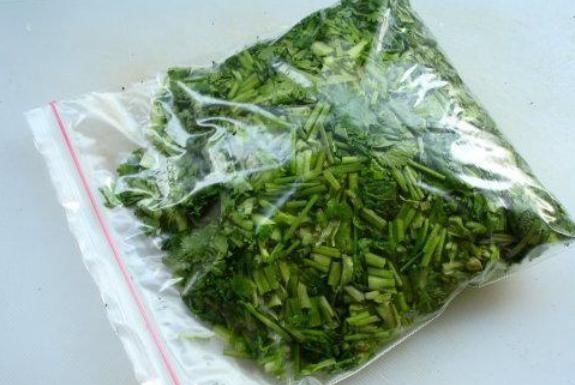根部|保存香菜，最忌直接放冰箱教你饭店方法，半年还新鲜，不黄不坏