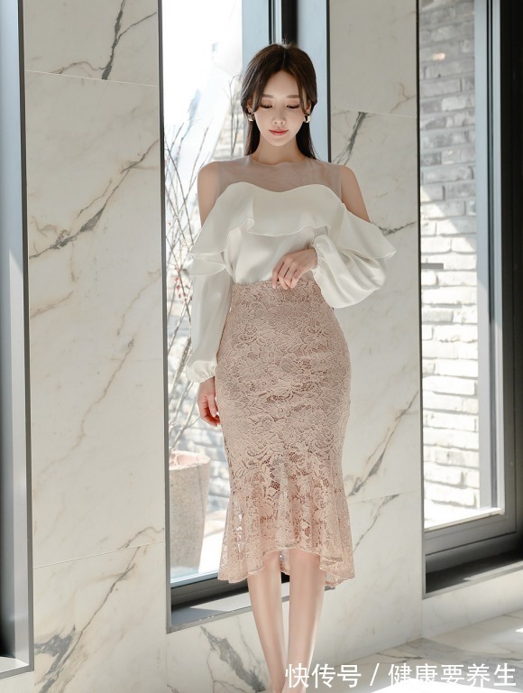 小香风 法式小香风上衣搭配蕾丝鱼尾半身裙,凸显女性时尚优雅的气质!