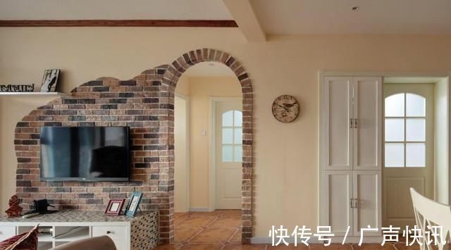 木地板|客厅地面这么铺,比木地板好看100倍,难怪有钱人都学着做