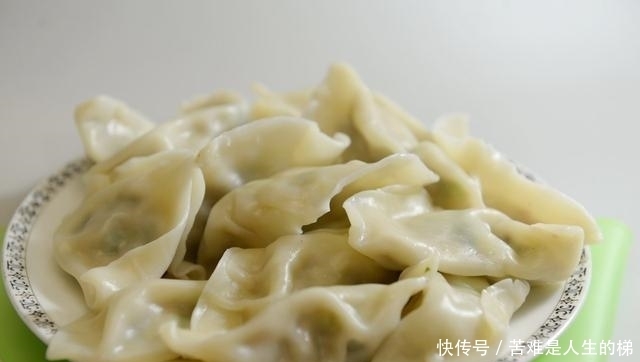 调饺子馅时,“此2样”不能乱放!面点师:如此做饺子又鲜又好吃