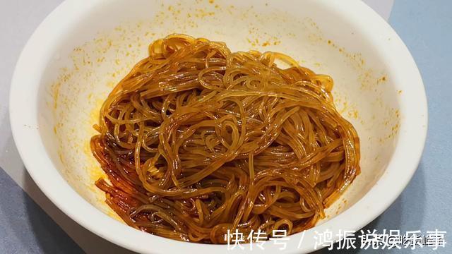味道|做白菜炖粉条时,牢记“3要点”,炖出的菜味道正,鲜香四溢