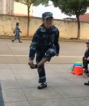 |搞笑GIF：娶了个这样的媳妇真是无语了啊，欢乐无限多呢