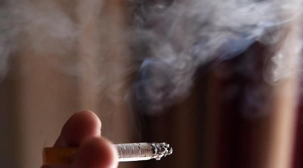 如果长期吸烟的人,在床上有以下一些表现,也许你该考虑戒烟了