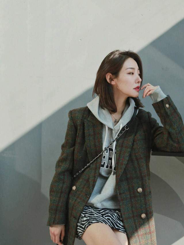 穿搭|立秋后,用西服搭配裙子时髦又显气质,小个子的女生都爱了