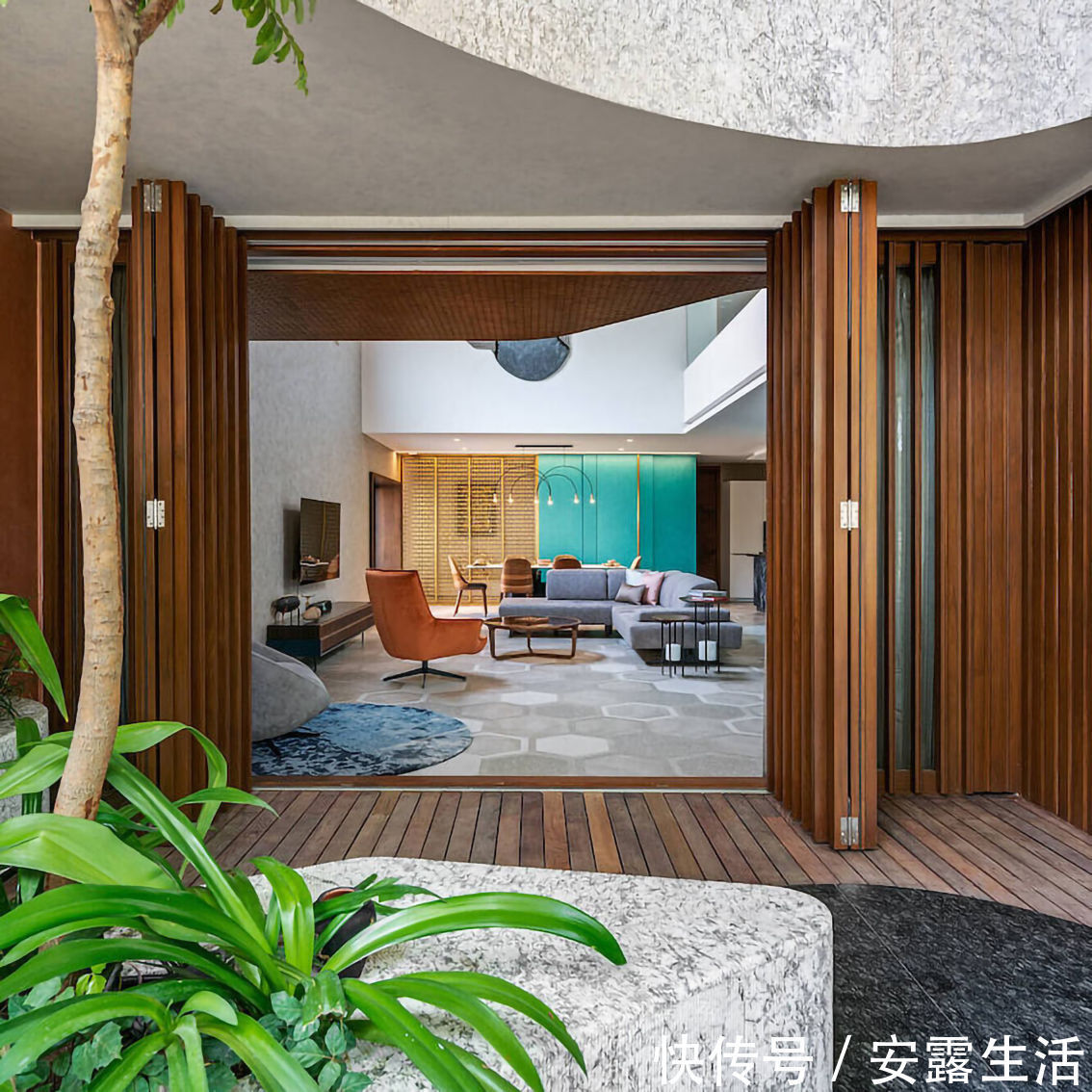 极简|印度富人区的510㎡自建豪宅,悬空花园,天井泳池,很有特色