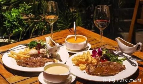  西餐厅里|吃西餐时，服务员问你牛排要几分熟千万别答8分，否则会闹笑话