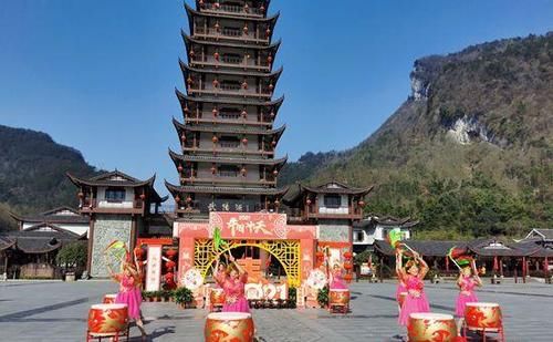 武陵源吴家峪门票站缤纷多彩民俗表演喜迎新年