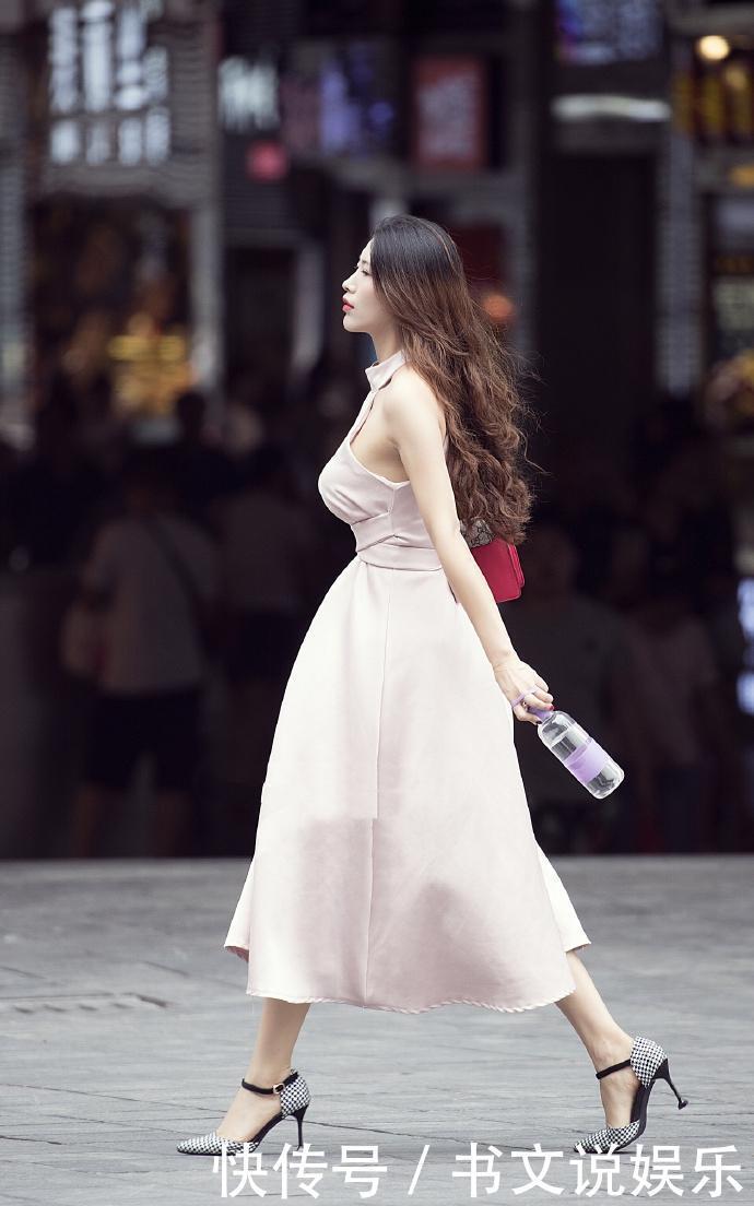 街拍开春穿搭做减法吧!这八款休闲简约风搭配,姑娘们穿着太美