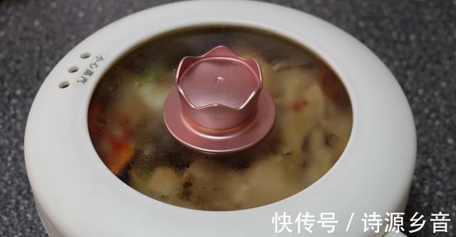 北方人爱吃一锅炖，食材丰富做法简单，自己炖一锅当午饭也不错！