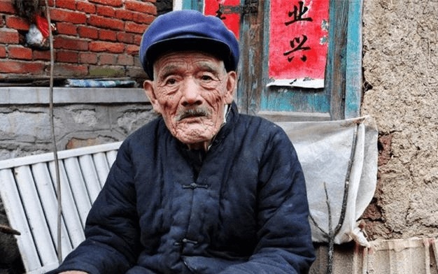 耳垂|不论男女，这两处越“大”，可能越长寿，占了一个也很幸运