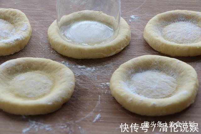 面粉简单新吃法，用杯子一压，早餐好吃又营养，比包子馒头油条强