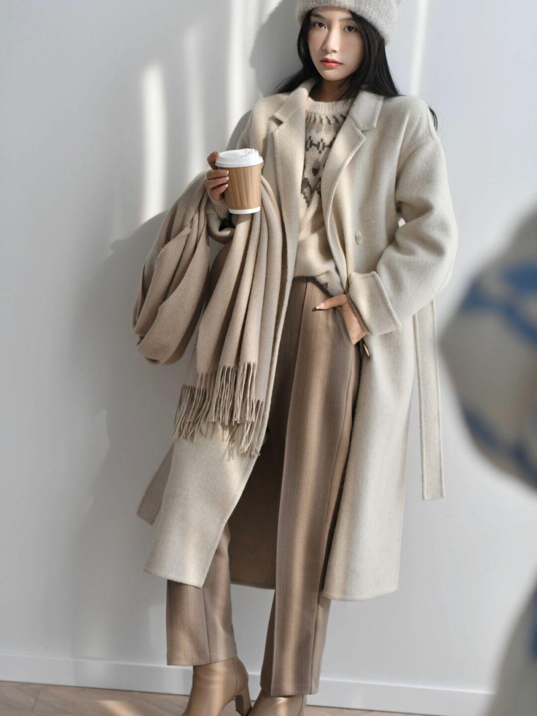 百搭 “大衣”才是冬季搭配的王者单品，保暖舒适又百搭，美得高级
