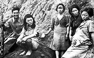 坐在|她17岁被日军抓到破烂不堪的场所,坐在特殊椅子上,受尽了折磨