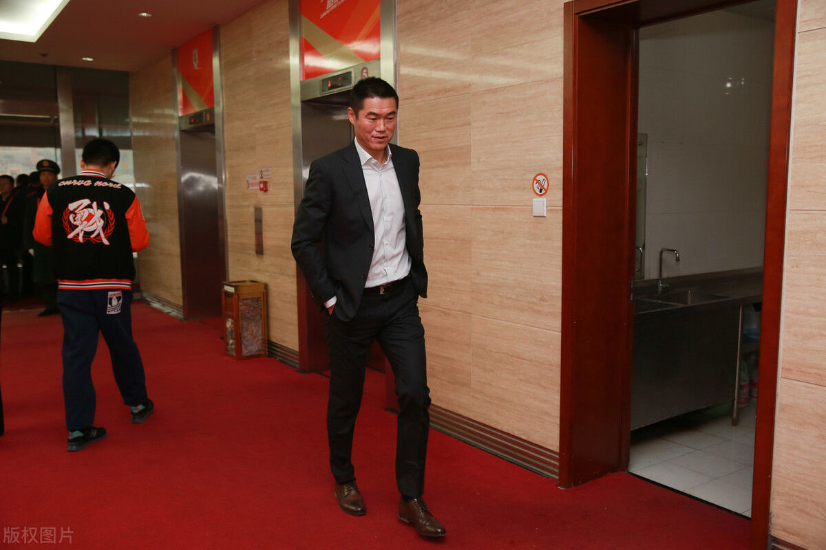 李瑋鋒|期待！李霄鵬國足豪華教練組即將亮相，實(shí)力高出李鐵團(tuán)隊(duì)一個(gè)檔次